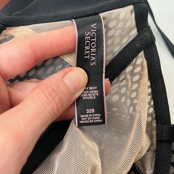 Victorias Secret Bustier Size 32B Black Nude Fishnet Very Sexy Lace Balconet Bra - Picture 7 of 9
